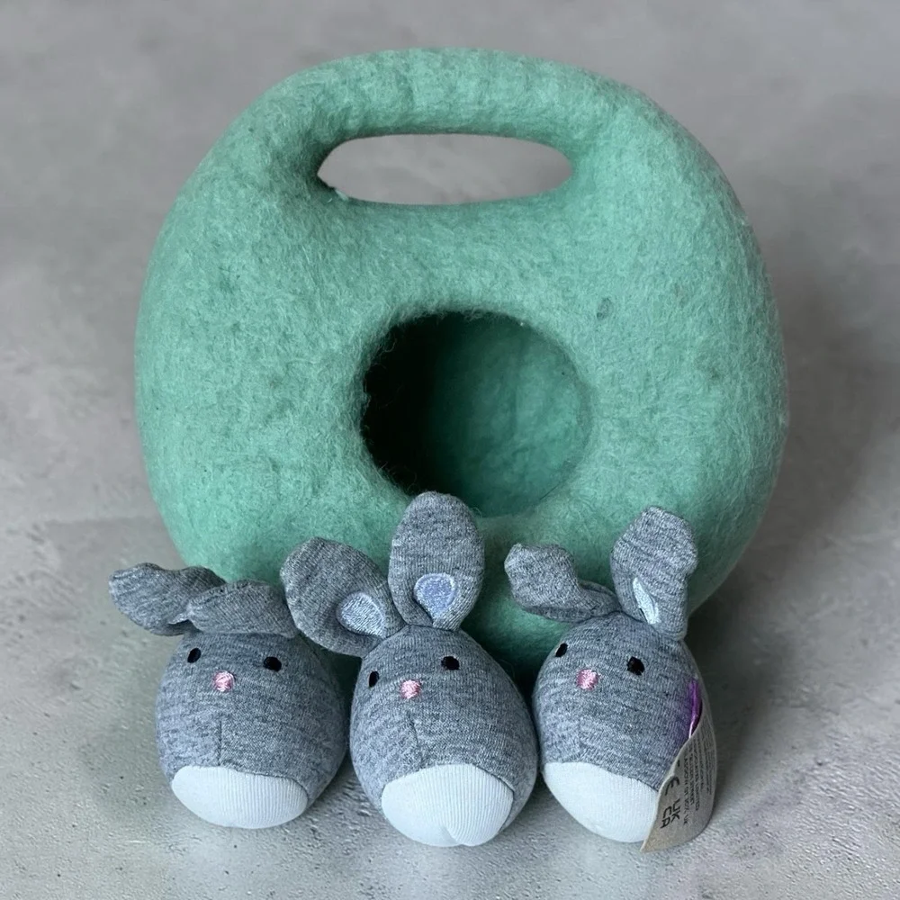 Lovevery 3 Bunnies In A Felt Burrow Babbler Kit Toddler Toy Montessori Baby Play